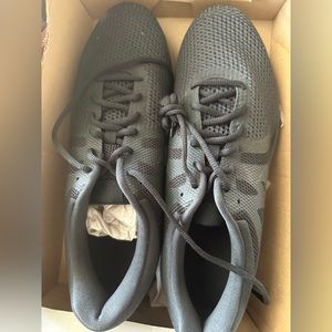 Men’s Nike shoes
